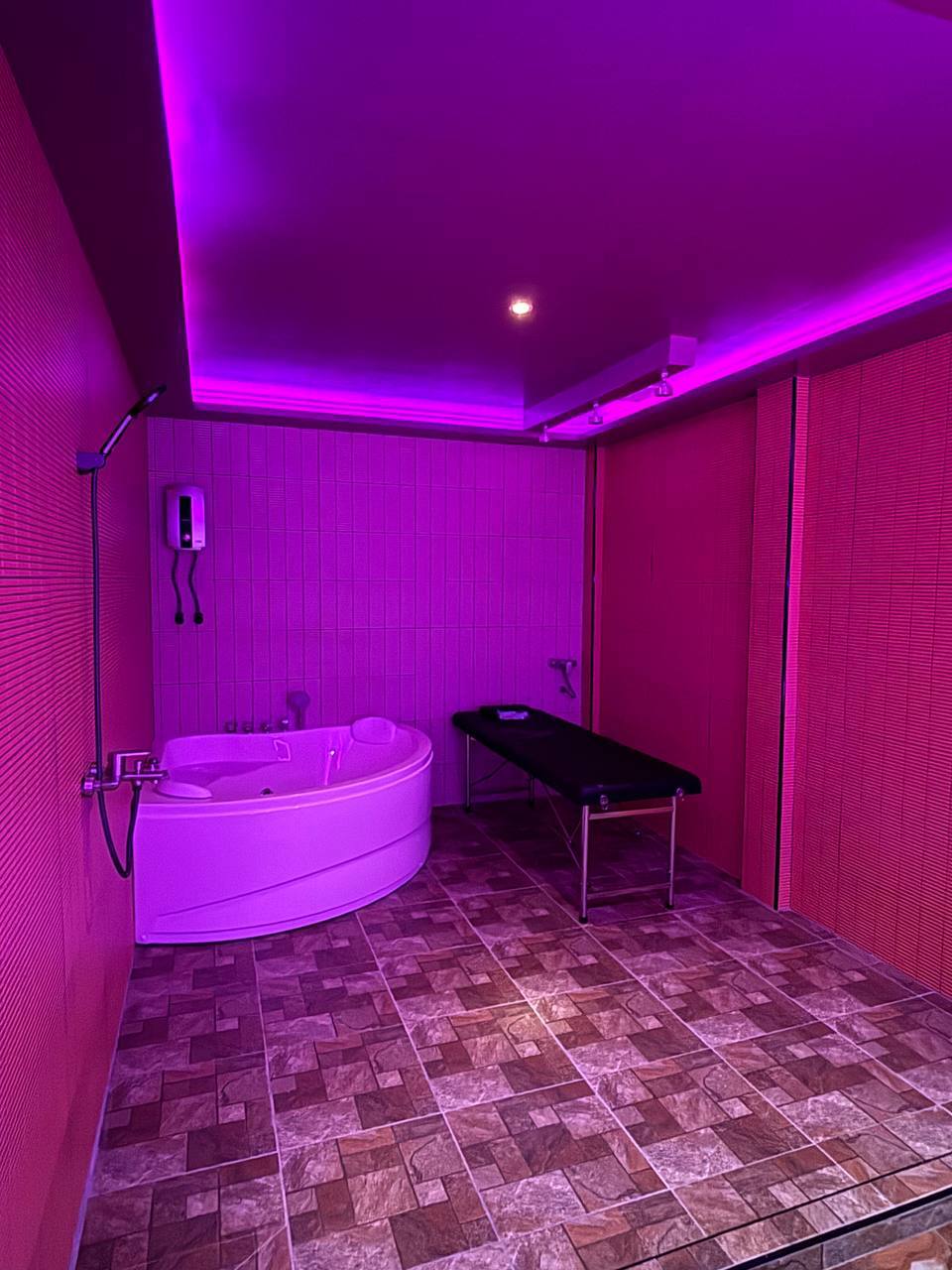 Whirlpool Jacuzzi Suite
